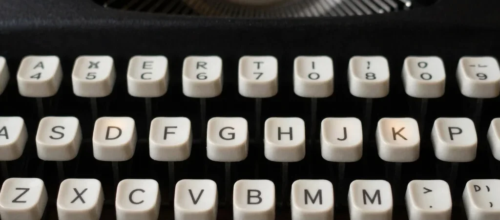 Estética Typewriter na Era da Hipervelocidade
